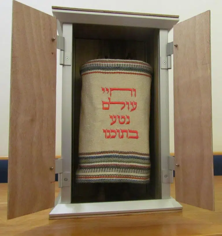 ציוד וספר תורה לאבלים