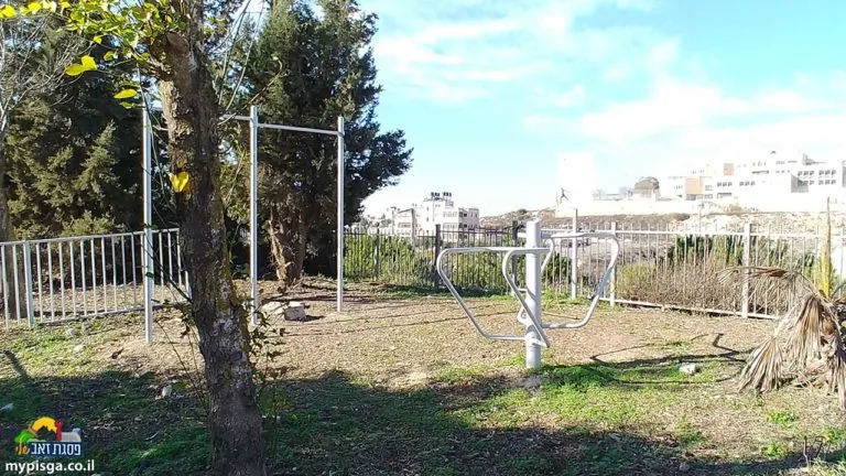 גינת כושר קטנה - שמואל תמיר 33 בפסגת זאב, תמונה 1 מתוך 3