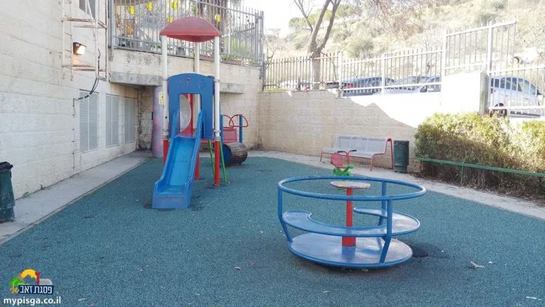 גינת משחקים ליכטמן 2 בפסגת זאב, תמונה 1 מתוך 5