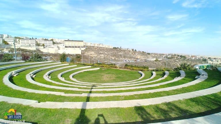 פסגת זאב מרכז: כל מה שיש באזור