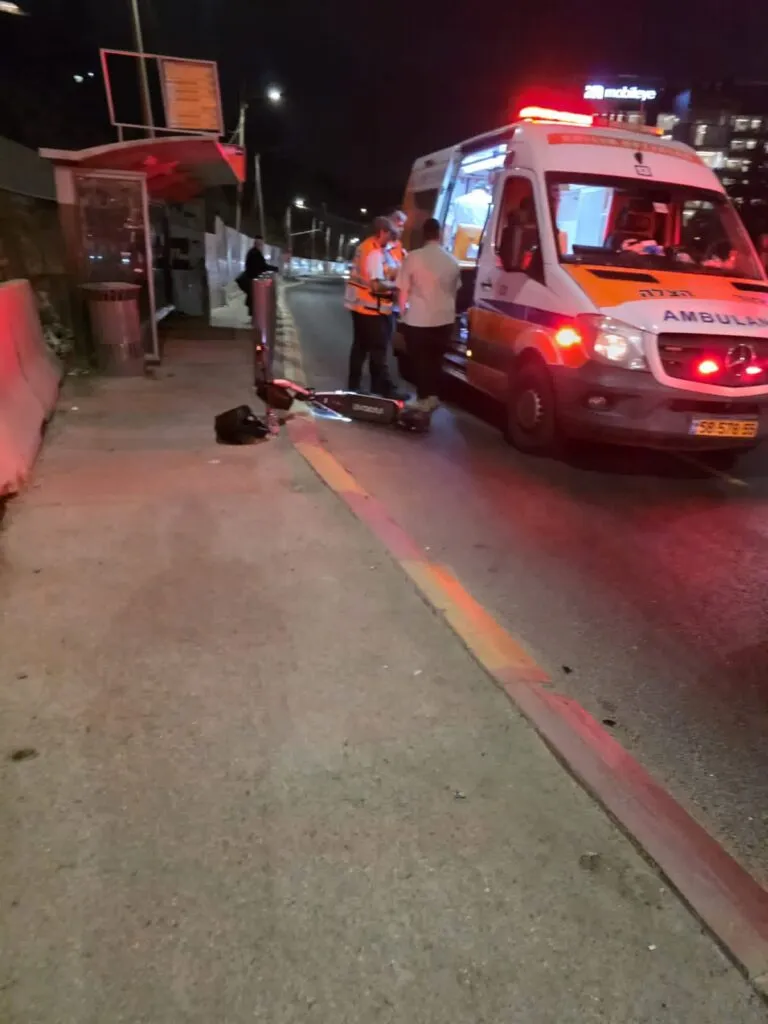 רוכב קורקינט חשמלי בן 20 נפצע בינוני בשדרות גולדה מאיר בירושלים