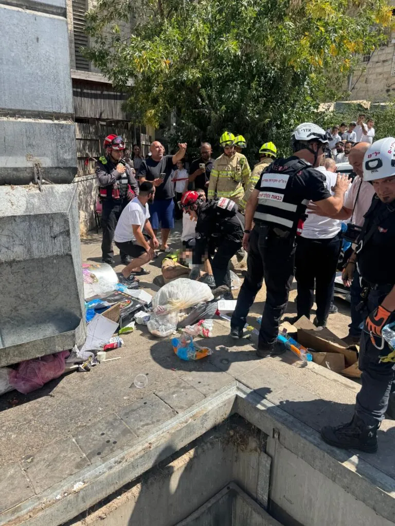 חילוץ מורכב בגילה: אדם נלכד בפח מוטמן בן טון וחולץ בחיים