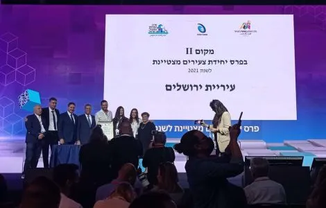 במקום ה-2 זכה פרוייקט ״בבניין״