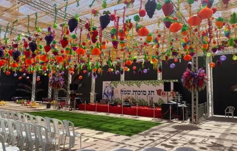 המדריך "לשמחת בחגך" בפסגת זאב ובכיכר ספרא
