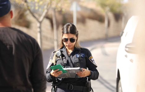 תמונת אילוסטרציה מפעילות לאיתור שוהים בלתי חוקיים במחוז ירושלים.
קרדיט צילום: דוברות המשטרה.