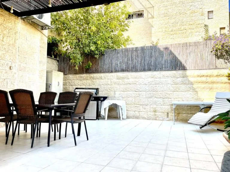 קוטג' 5 חדרים למכירה ברחוב הניידות, פסגת זאב מרכז