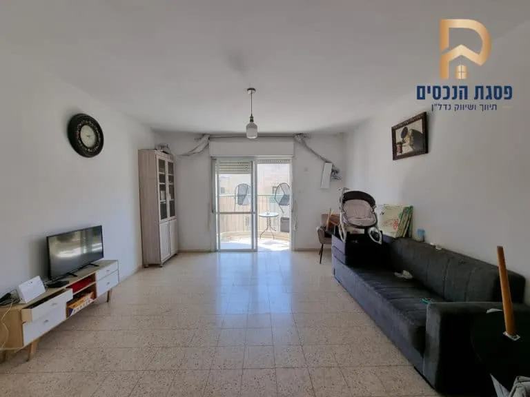 דירת 2.5 חדרים למכירה ברחוב דן פגיס, פסגת זאב מזרח