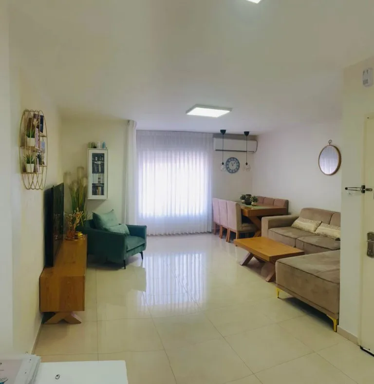 דירת 4 חדרים למכירה ברחוב משה רחמילביץ, פסגת זאב מזרח