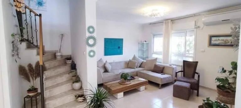בית דו משפחתי 4 חדרים למכירה בפסגת זאב מזרח