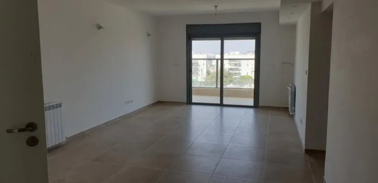 דירת 4 חדרים למכירה ברחוב יום טוב עסיס, פסגת זאב מרכז