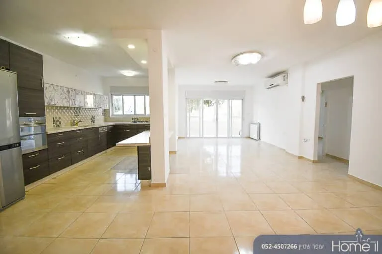 דירת 4.5 חדרים למכירה ברחוב משה רחמילביץ, פסגת זאב מרכז