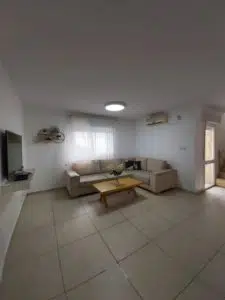 דירת 4 חדרים למכירה ברחוב יוסף נדבה, פסגת זאב מזרח